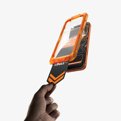 AGL11323- iPhone 17 Series - Glas.tR AlignMaster S showing pulling the handle out